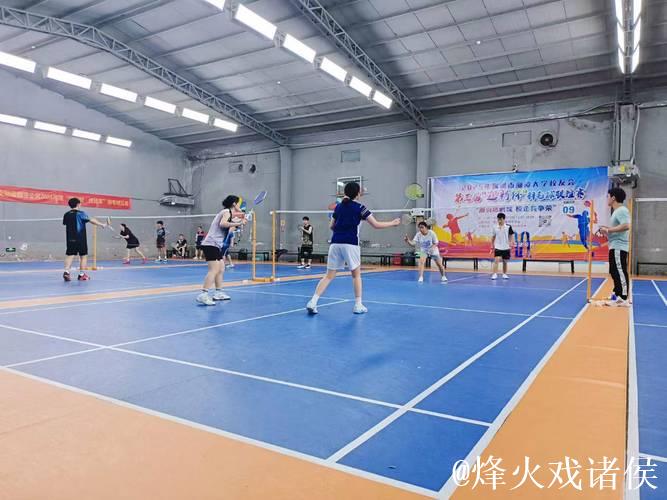 赛场上赛场下，羽球情如一家